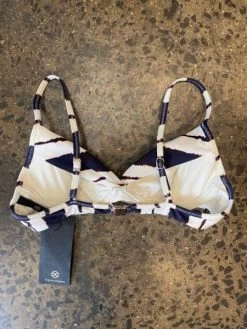 Vix Swimwear-Isla Seve U/W Top -Swimwear Promotion Store image 38354 18822 600